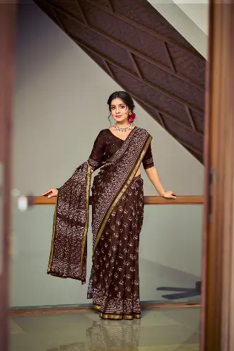 Maheshwari sarees Fabric: Silk Pure Cotton
 Total Designs Available: 10